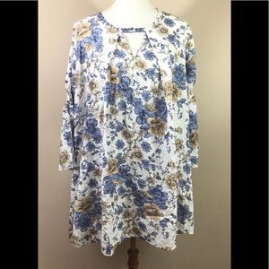 Umgee Tops - Umgee Blouse White Floral Sz XL Bell Sleeves NWOT Umgee Tops - Umgee Blouse White Floral Sz XL Bell Sleeves NWOT